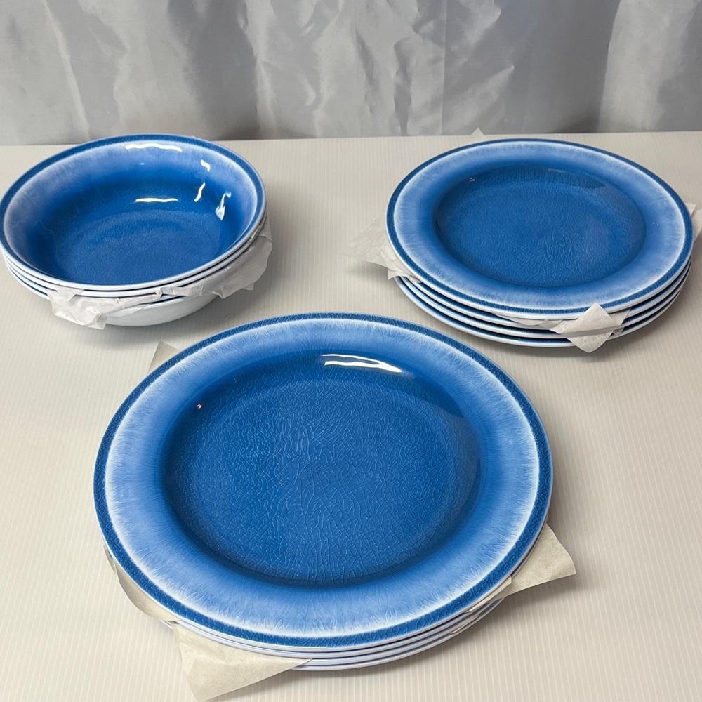 Amazon basics 12 pc melamine dinnerware set. Blue cracked glaze. 2286